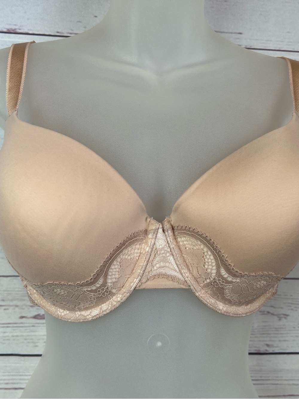 Wacoal Bra Size 34G Lightweight Underwire 853347 Beige Lace Trim